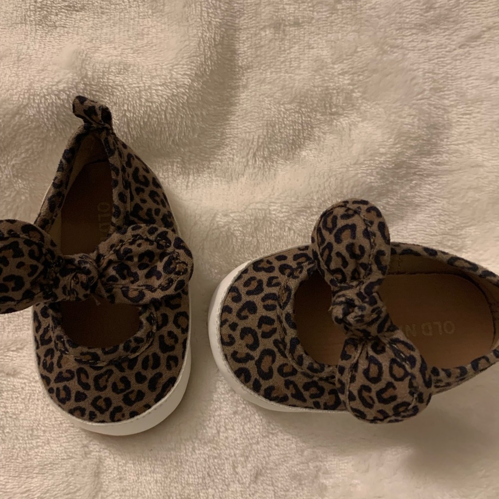 Old navy cheetah print infant shoes 0-3month